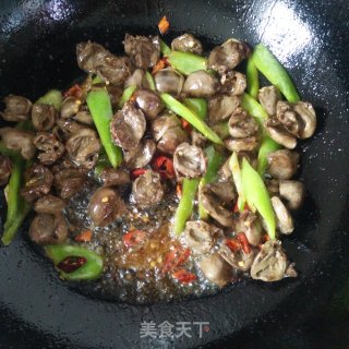 尖椒炒鸡心的做法步骤：8