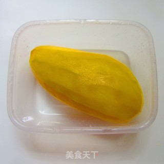 夏日甜品～～～芒果奶昔的做法步骤：1