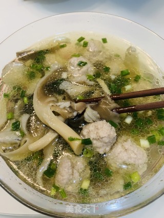 平菇肉丸汤的做法步骤：5