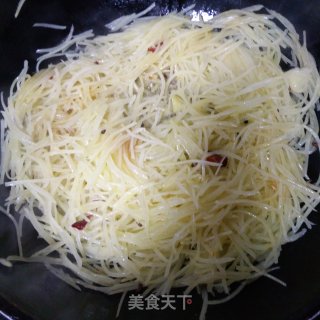 家常炒土豆丝的做法步骤：3