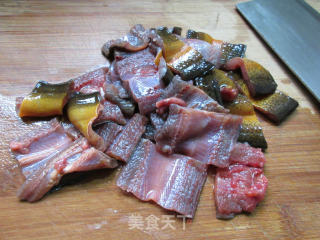 蒜薹炒鳝鱼的做法步骤：2