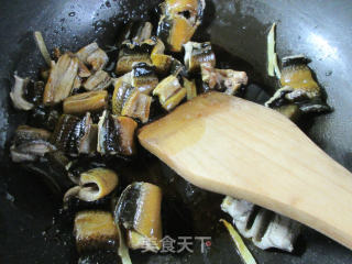 蒜薹炒鳝鱼的做法步骤：11