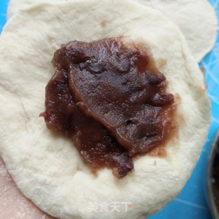 发面豆沙饼的做法步骤：5