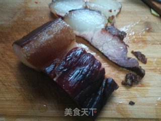 乡里腊肉炒青椒的做法步骤：1