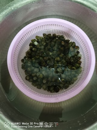 麻辣螺蛳的做法步骤：1