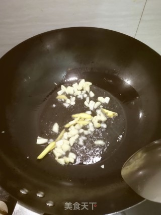 雪菜炒猪耳朵的做法步骤：2