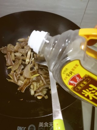 雪菜炒猪耳朵的做法步骤：4
