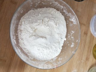 葱油饼的做法步骤：1