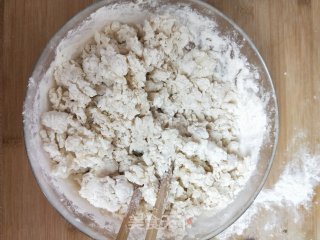 葱油饼的做法步骤：2