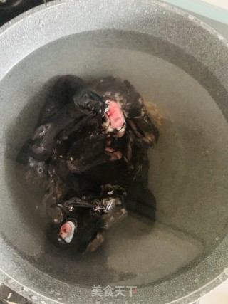 乌鸡汤的做法步骤：1