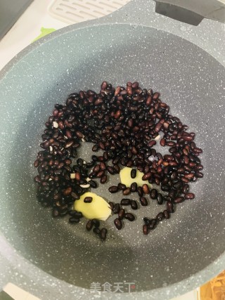 乌鸡汤的做法步骤：2
