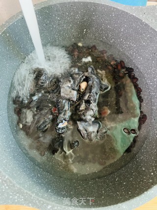 乌鸡汤的做法步骤：3