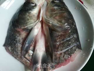 双色鱼头的做法步骤：1