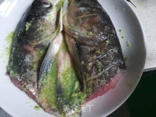 双色鱼头的做法步骤：2