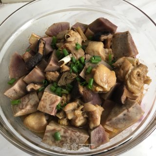香菇蒲荔芋头蒸鸡块的做法步骤：8