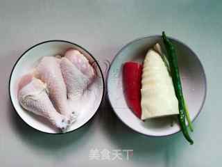 笋片炒鸡肉的做法步骤：1