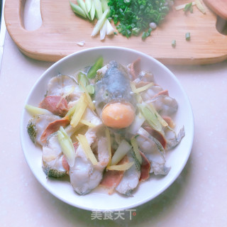 火腿蒸鲈鱼的做法步骤：8