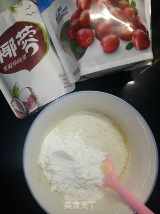 蔓越莓椰蓉酥饼的做法步骤：2