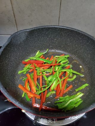 紫苏辣椒炒鸡丝的做法步骤：6