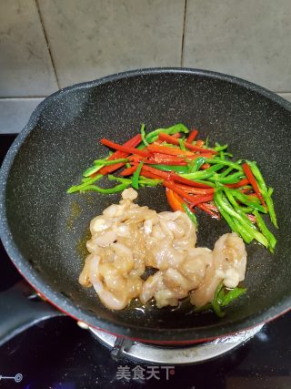 紫苏辣椒炒鸡丝的做法步骤：7