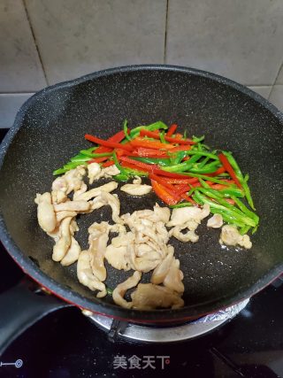 紫苏辣椒炒鸡丝的做法步骤：8