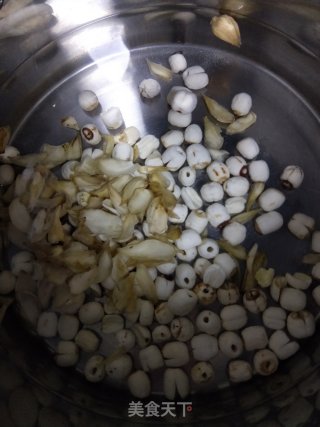 草菇鸡汤的做法步骤：3