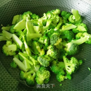蒜蓉西兰花的做法步骤：3