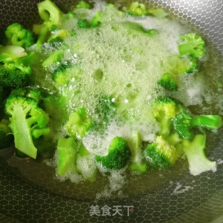 蒜蓉西兰花的做法步骤：4