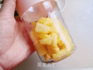 菠萝奶的做法步骤：3