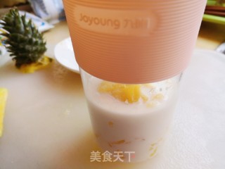 菠萝奶的做法步骤：4