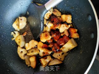 莲藕红烧肉的做法步骤：5