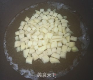 土豆腊肠炒饭的做法步骤：3
