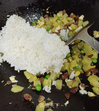 土豆腊肠炒饭的做法步骤：8