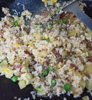 土豆腊肠炒饭的做法步骤：9
