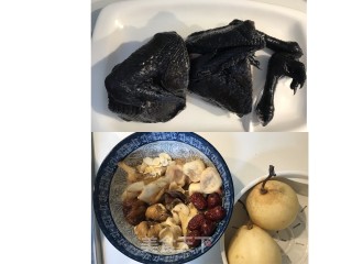 雪梨乌鸡润肺汤的做法步骤：1