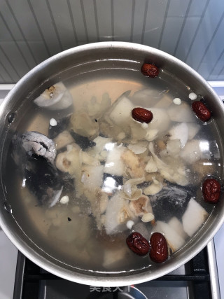 雪梨乌鸡润肺汤的做法步骤：5