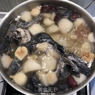 雪梨乌鸡润肺汤的做法步骤：7