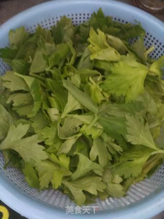 芹叶麦饭的做法步骤：1