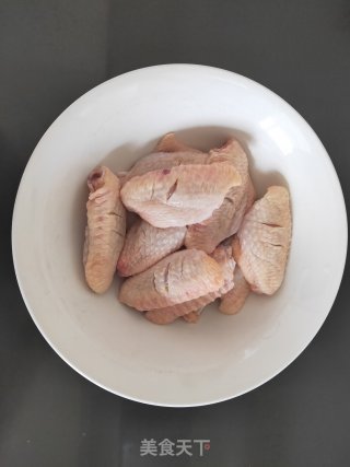 烤鸡翅的做法步骤：1