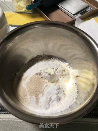 牛奶面包卷的做法步骤：2