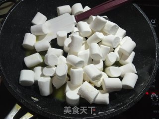 草莓什锦牛轧糖的做法步骤：3