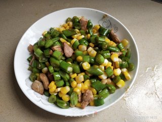 四季豆玉米炒肉丁的做法步骤：5