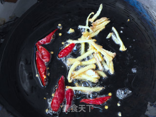 卤肉炒春笋的做法步骤：4