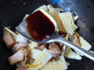 卤肉炒春笋的做法步骤：7