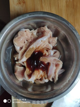 肉菜  炸鸡柳的做法步骤：2