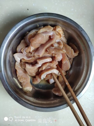 肉菜  炸鸡柳的做法步骤：3