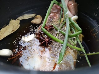 小白家常卤牛肉超简单的做法步骤：1