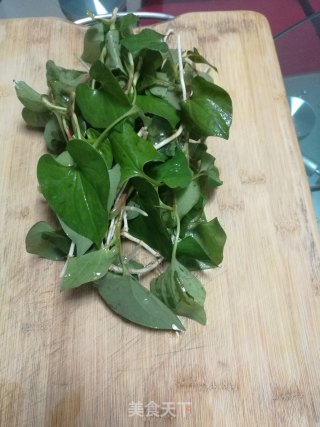 清蒸鱼腥草肉丸子的做法步骤：1