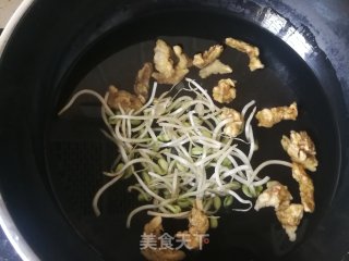 虫草花酥肉米粉的做法步骤：4