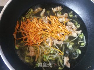 虫草花酥肉米粉的做法步骤：6